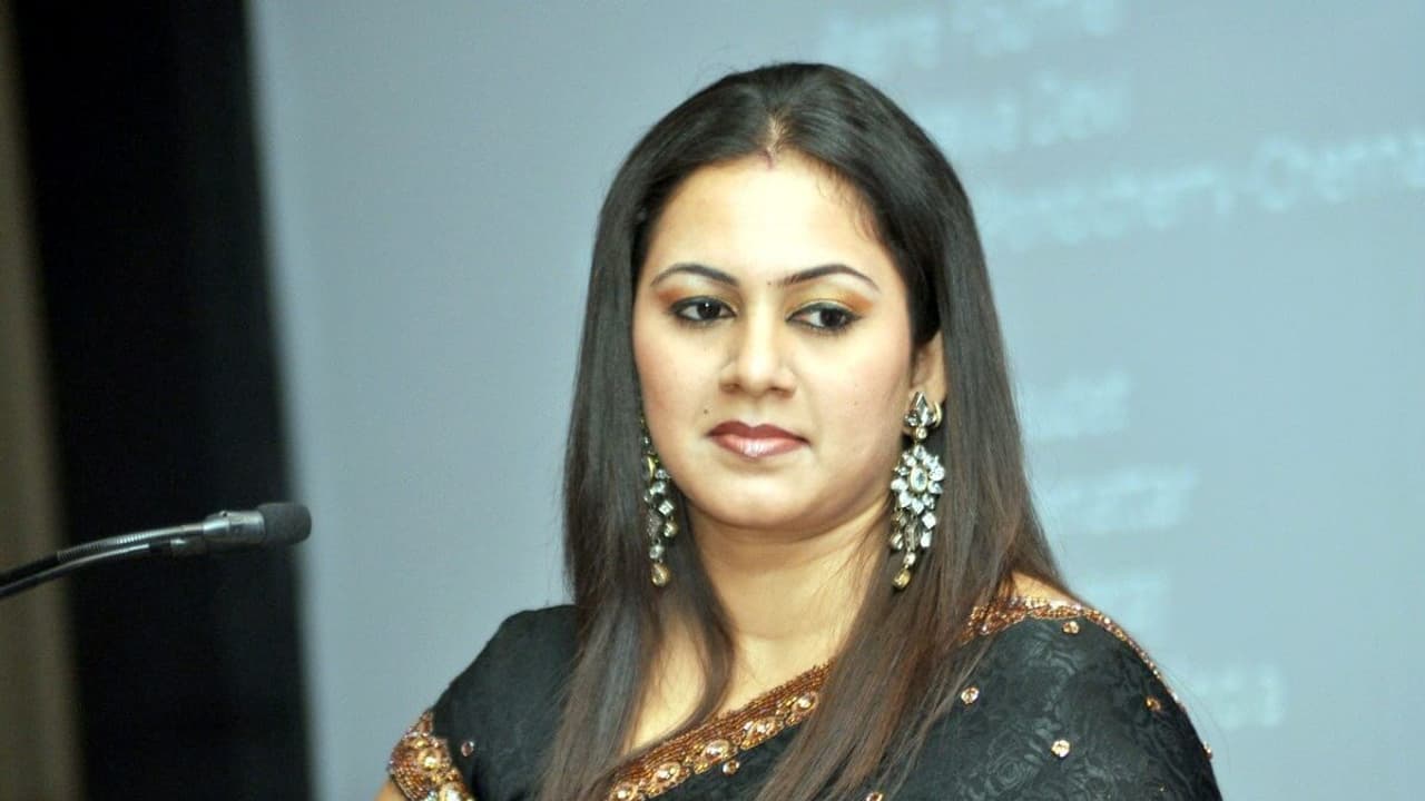 திடீர் என நிகழ்ச்சியில் இருந்து விலகிய அர்ச்சனா..! காரணம் இதுதான்..! திடீர் என நிகழ்ச்சியில் இருந்து விலகிய அர்ச்சனா..! காரணம் இதுதான்..!