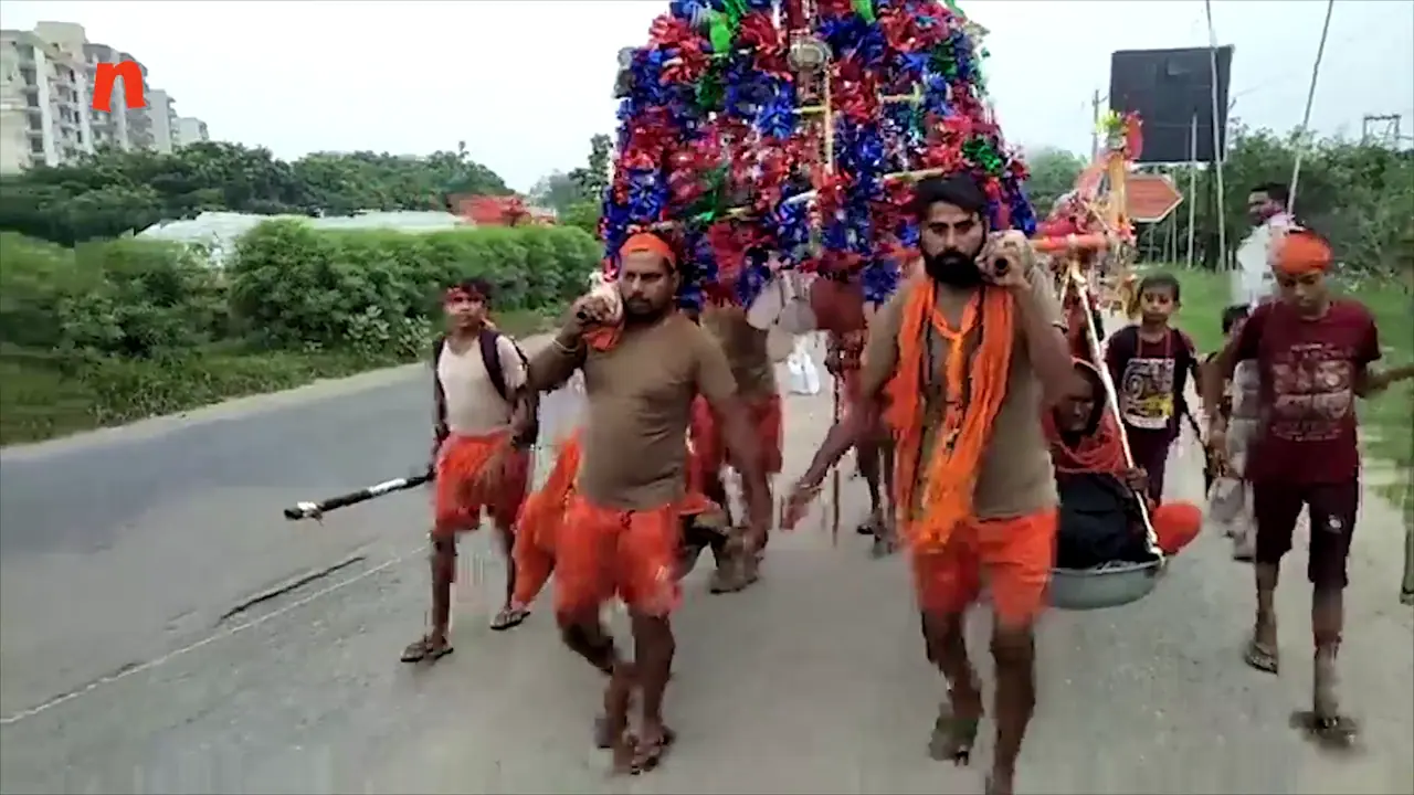 कलियुग के श्रवण कुमार मां-बाप को पालकी में बिठाकर हरिद्वार से करा लाए गंगा स्नान