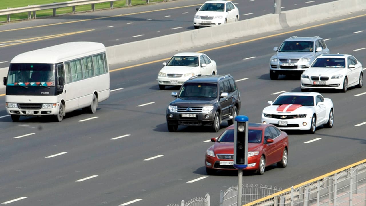 യുഎഇയില് പുതിയ ട്രാഫിക് ഫൈനുകള് പ്രഖ്യാപിച്ചു; 2000 ദിര്ഹം വരെ പിഴ അടയ്ക്കേണ്ടി വരും യുഎഇയില് പുതിയ ട്രാഫിക് ഫൈനുകള് പ്രഖ്യാപിച്ചു; 2000 ദിര്ഹം വരെ പിഴ അടയ്ക്കേണ്ടി വരും