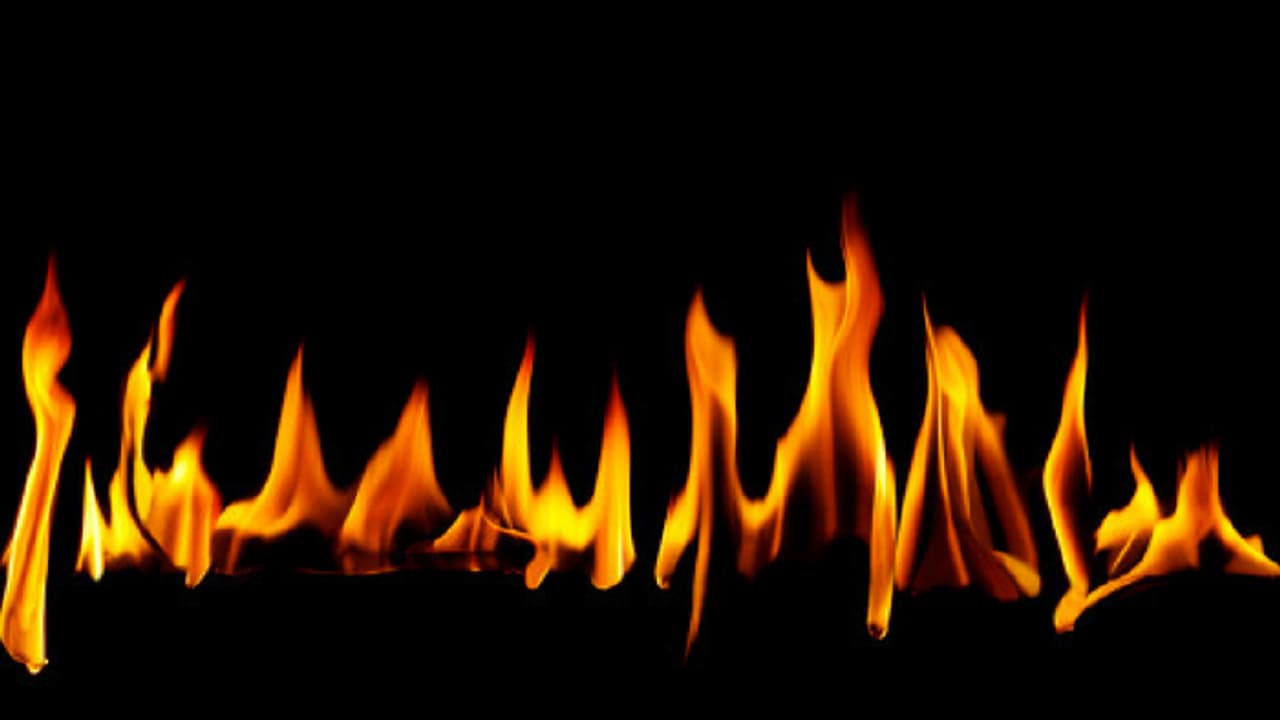 Man sets afire 40 year old woman, her 2 kin; 1 dies