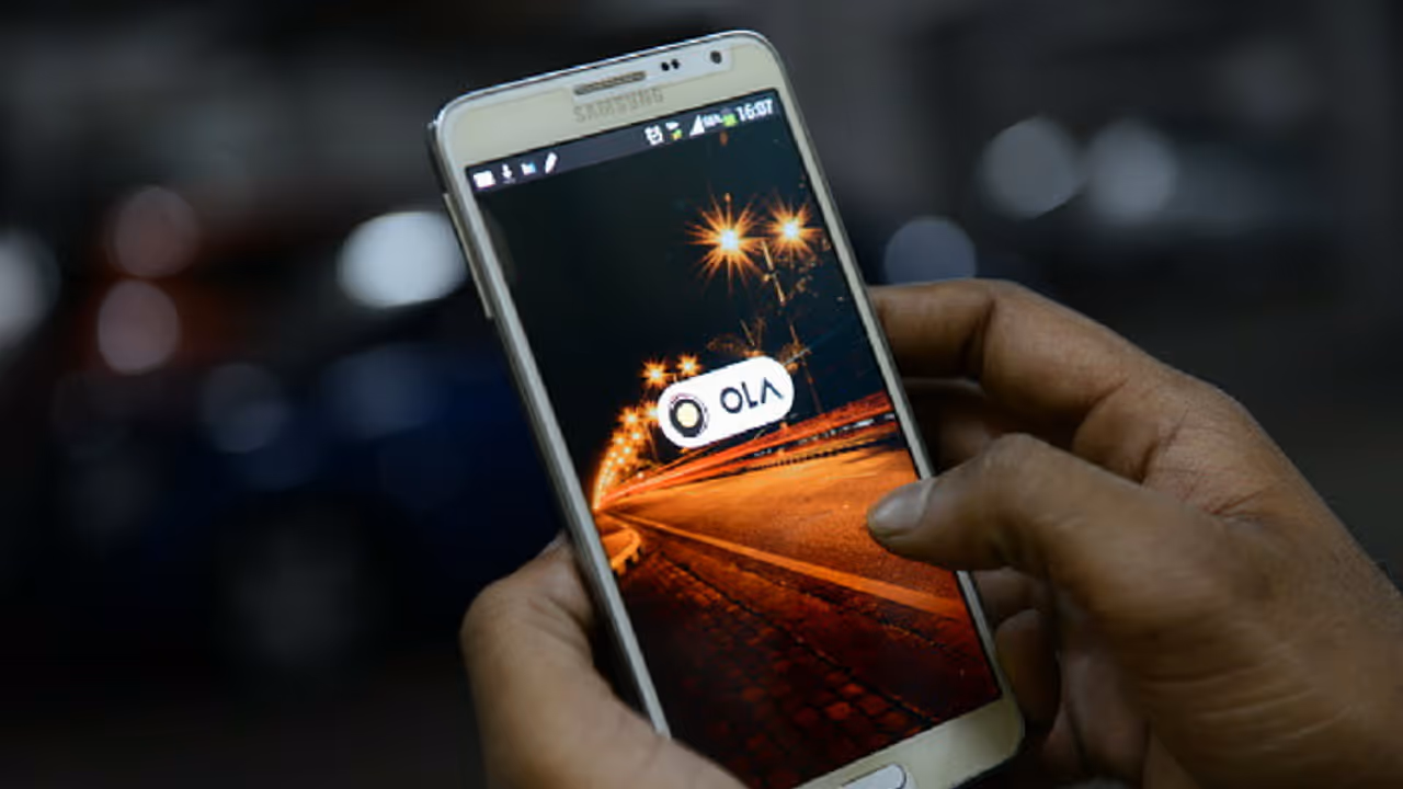 कैब में बैठी महिला के सामने ‘ब्लू फिल्म’ देख ओला ड्राइवर करने लगा गंदा काम कैब में बैठी महिला के सामने ‘ब्लू फिल्म’ देख ओला ड्राइवर करने लगा गंदा काम