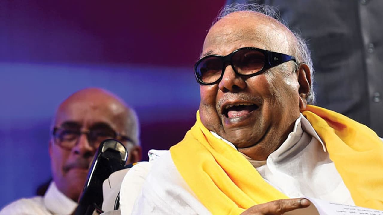 ఇద్దరు: సినిమాల్లో కరుణ మాటల తూటాలు, ఎంజీఆర్ నటన ఇద్దరు: సినిమాల్లో కరుణ మాటల తూటాలు, ఎంజీఆర్ నటన