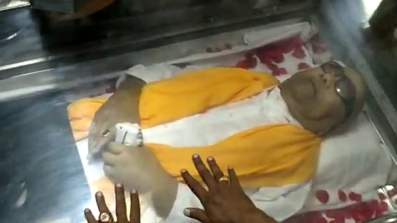 ಕರುಣಾಗೆ ಮರೀನಾ: ವಿಚಾರಣೆ ಮುಂದೂಡಿಕೆ ಕರುಣಾಗೆ ಮರೀನಾ: ವಿಚಾರಣೆ ಮುಂದೂಡಿಕೆ