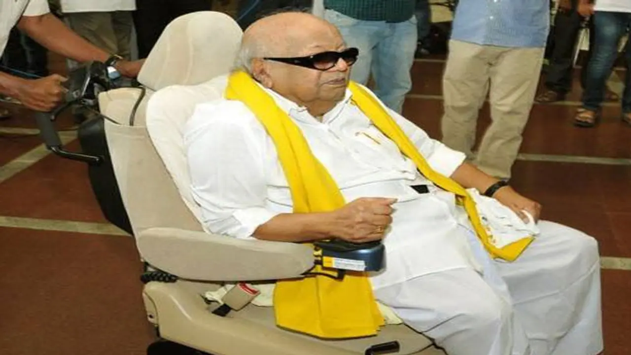 కరుణానిధి వీల్చైర్ వెనుక ఉన్న కథ ఇదీ కరుణానిధి వీల్చైర్ వెనుక ఉన్న కథ ఇదీ