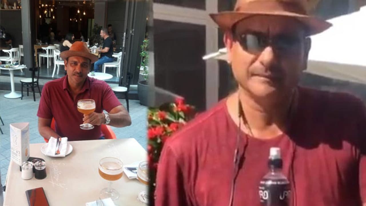 టీమిండియా కోచా.. కూల్డ్రింక్స్ సేల్స్మెనా..? రవిశాస్త్రిపై ఫ్యాన్స్ ఫైర్ టీమిండియా కోచా.. కూల్డ్రింక్స్ సేల్స్మెనా..? రవిశాస్త్రిపై ఫ్యాన్స్ ఫైర్