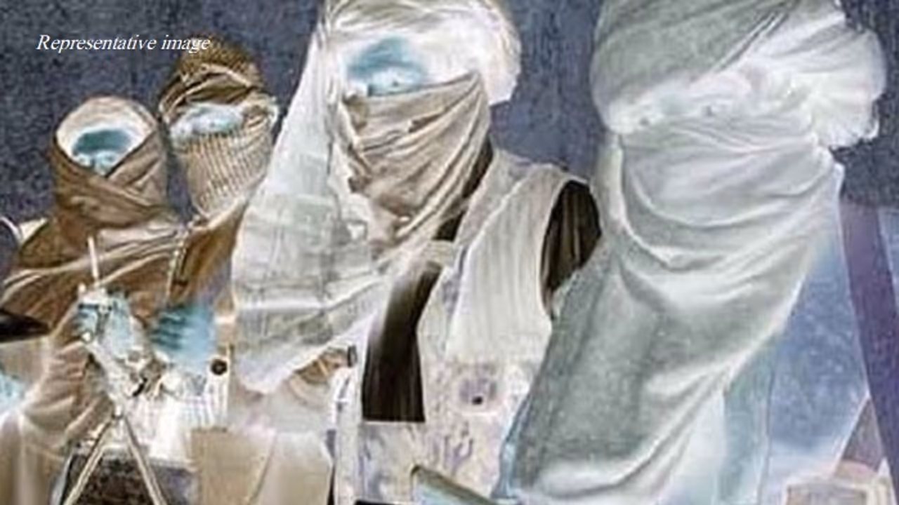 Kashmir: Ansar Gazwat ul Hind's over ground terrorist arrested in Baramulla Kashmir: Ansar Gazwat ul Hind's over ground terrorist arrested in Baramulla