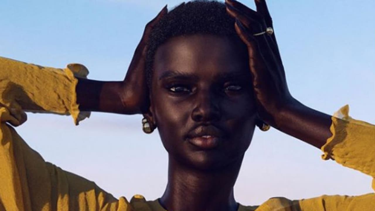 ഇന്സ്റ്റഗ്രാമില് ആരാധകരെ വാരിക്കൂട്ടിയ സുന്ദരിയുടെ യഥാര്ത്ഥ 'മുഖം' കാണാം... ഇന്സ്റ്റഗ്രാമില് ആരാധകരെ വാരിക്കൂട്ടിയ സുന്ദരിയുടെ യഥാര്ത്ഥ 'മുഖം' കാണാം...