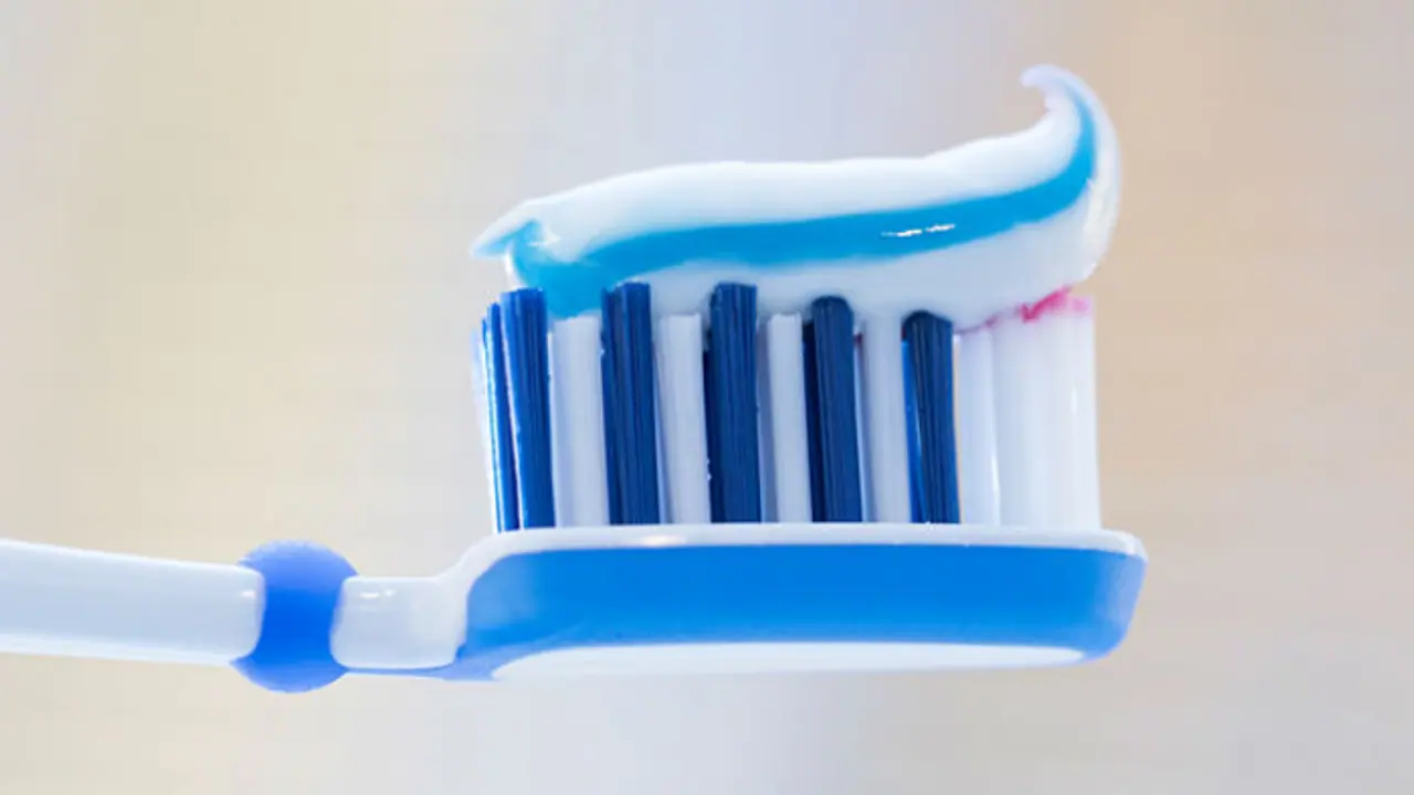  മുഖക്കുരു മാറുന്നതിന് ടൂത്ത് പേസ്റ്റ് ; ഇത് നല്ലതോ ചീത്തയോ?