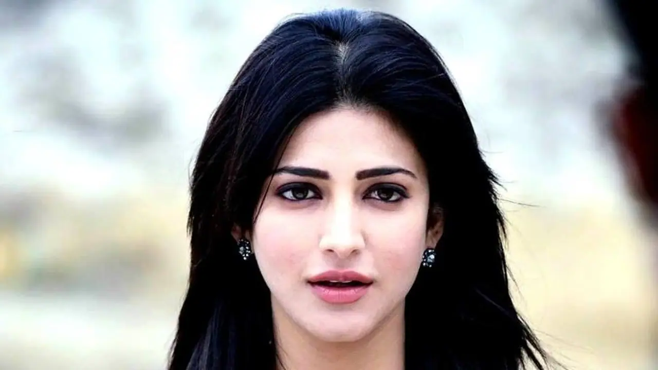 శారీరకంగా, మానసికంగా ఇబ్బంది పడుతున్నా: శృతిహాసన్ శారీరకంగా, మానసికంగా ఇబ్బంది పడుతున్నా: శృతిహాసన్