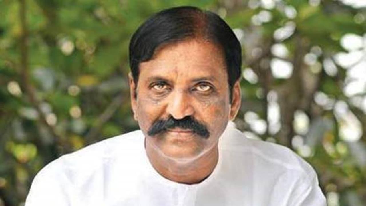 வீடு திரும்பினார் கவிஞர் வைரமுத்து... மருத்துவமனையில் நடந்தது என்ன? வீடு திரும்பினார் கவிஞர் வைரமுத்து... மருத்துவமனையில் நடந்தது என்ன?