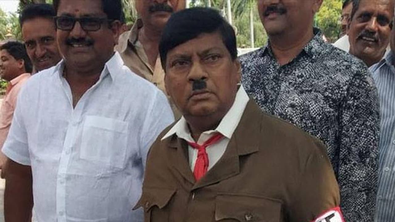 അഡോൾഫ് ഹിറ്റ്ലർ ഇൻ പാർലമെന്റ്; പ്രതിഷേധ വേഷവുമായി ആന്ധ്രാ പ്രദേശ് എംപി അഡോൾഫ് ഹിറ്റ്ലർ ഇൻ പാർലമെന്റ്; പ്രതിഷേധ വേഷവുമായി ആന്ധ്രാ പ്രദേശ് എംപി