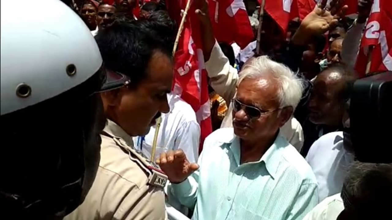 'ಪ್ರಧಾನಿ ನರೇಂದ್ರ ಮೋದಿ ದೇಶ ಬಿಟ್ಟು ತೊಲಗಿ' 'ಪ್ರಧಾನಿ ನರೇಂದ್ರ ಮೋದಿ ದೇಶ ಬಿಟ್ಟು ತೊಲಗಿ'