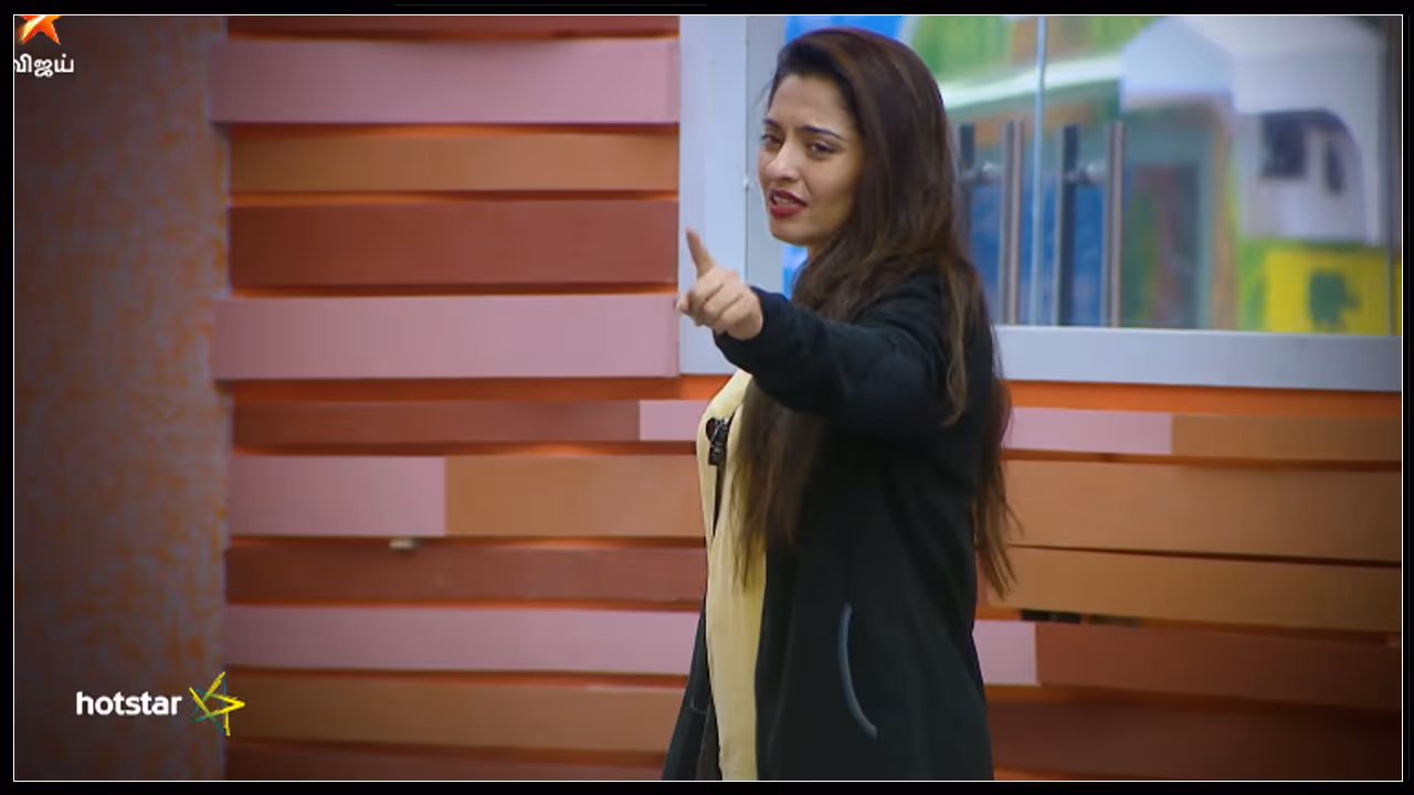 மும்தாஜை கோபப்படுத்த மிக கேவலமாக நடந்து கொண்ட மஹத்..! மும்தாஜை கோபப்படுத்த மிக கேவலமாக நடந்து கொண்ட மஹத்..!