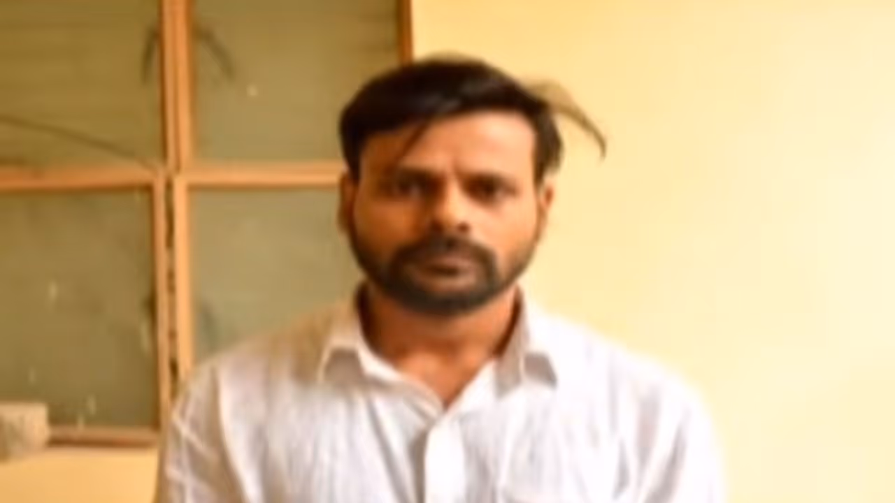 జాబ్స్పేరుతో 30 మంది యువతులపై రేప్: మస్తాన్ వలీ అరెస్ట్ జాబ్స్పేరుతో 30 మంది యువతులపై రేప్: మస్తాన్ వలీ అరెస్ట్