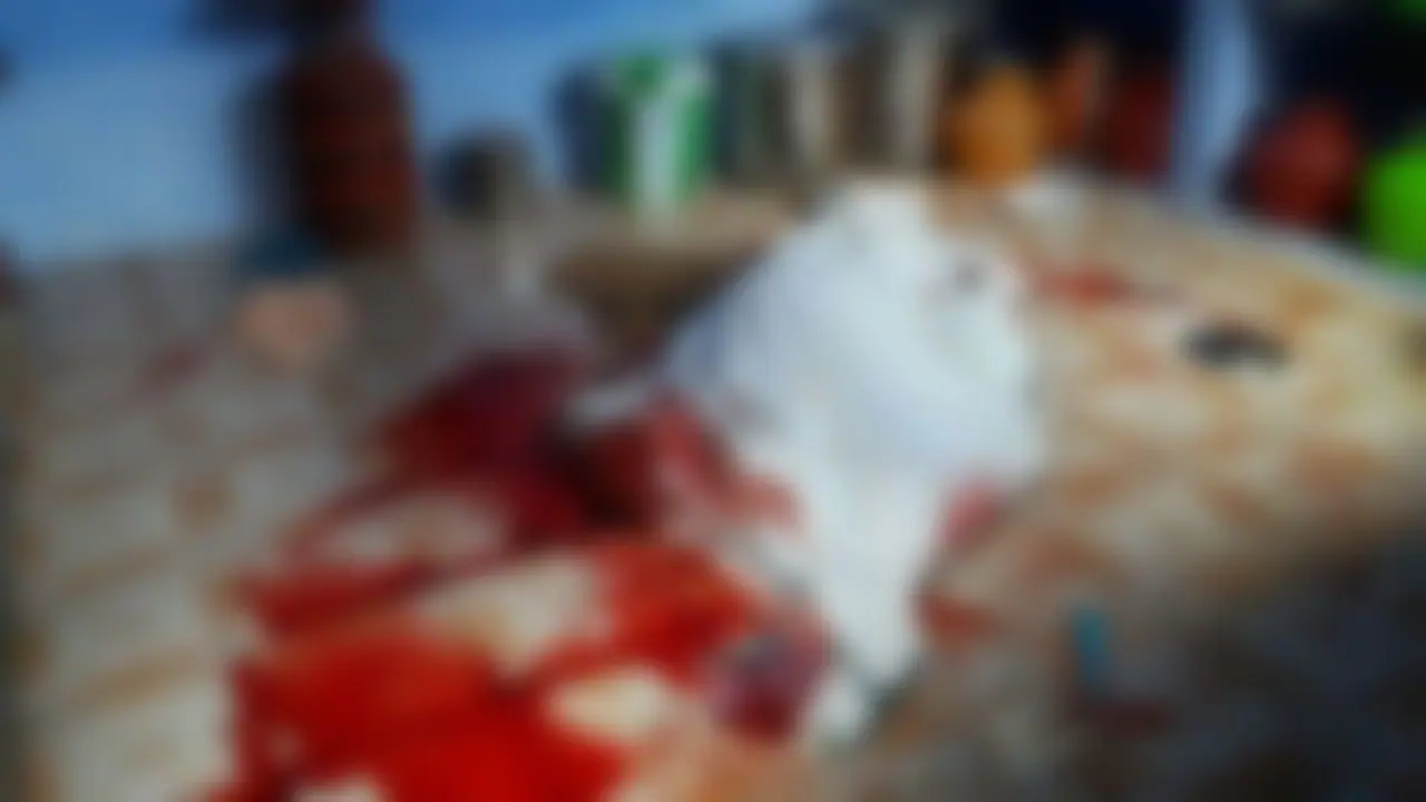 చెయ్యి నరికి.. ముఖంపై చర్మం వలిచి.. విద్యార్థి దారుణ హత్య చెయ్యి నరికి.. ముఖంపై చర్మం వలిచి.. విద్యార్థి దారుణ హత్య