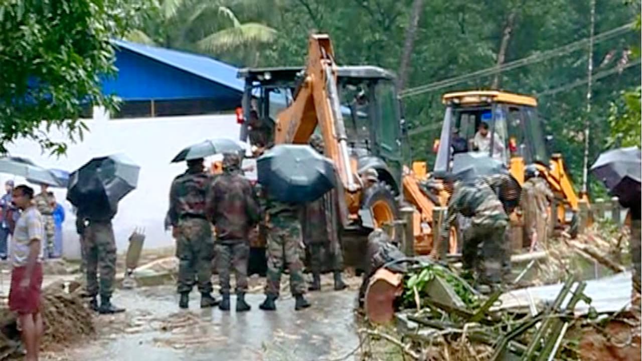 ഇടുക്കിയില് 99 ശതമാനം പേര്ക്കും പ്രളയദുരിതാശ്വാസം നല്കിയെന്ന് കലക്ടര് ഇടുക്കിയില് 99 ശതമാനം പേര്ക്കും പ്രളയദുരിതാശ്വാസം നല്കിയെന്ന് കലക്ടര്