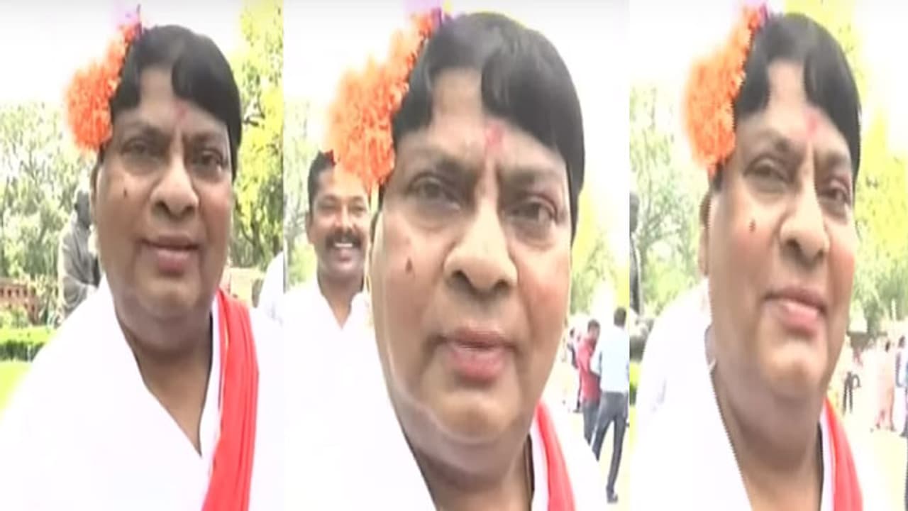 హిజ్రా వేషంలో చిత్తూరు ఎంపీ శివప్రసాద్ నిరసన హిజ్రా వేషంలో చిత్తూరు ఎంపీ శివప్రసాద్ నిరసన