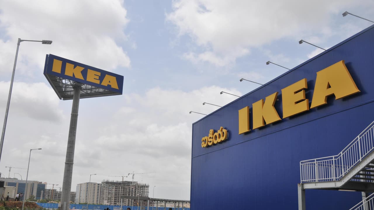 హైదరాబాద్‌ ఐకియా స్టోర్‌లో మహిళపై జాత్యహంకార వివక్ష!.. సోషల్ మీడియాలో ట్వీట్ వైరల్.. స్పందించిన కేటీఆర్..