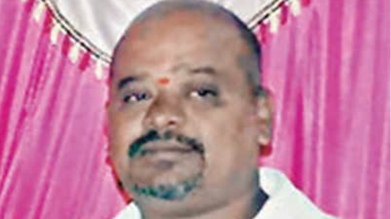 4 ಲಕ್ಷ ಕ್ಯಾಶ್, ಕಾರು ಸಮೇತ ಕನ್ನಡ ಸಂಘಟನೆ ಉಪಾಧ್ಯಕ್ಷ ಎಸ್ಕೇಪ್! 4 ಲಕ್ಷ ಕ್ಯಾಶ್, ಕಾರು ಸಮೇತ ಕನ್ನಡ ಸಂಘಟನೆ ಉಪಾಧ್ಯಕ್ಷ ಎಸ್ಕೇಪ್!