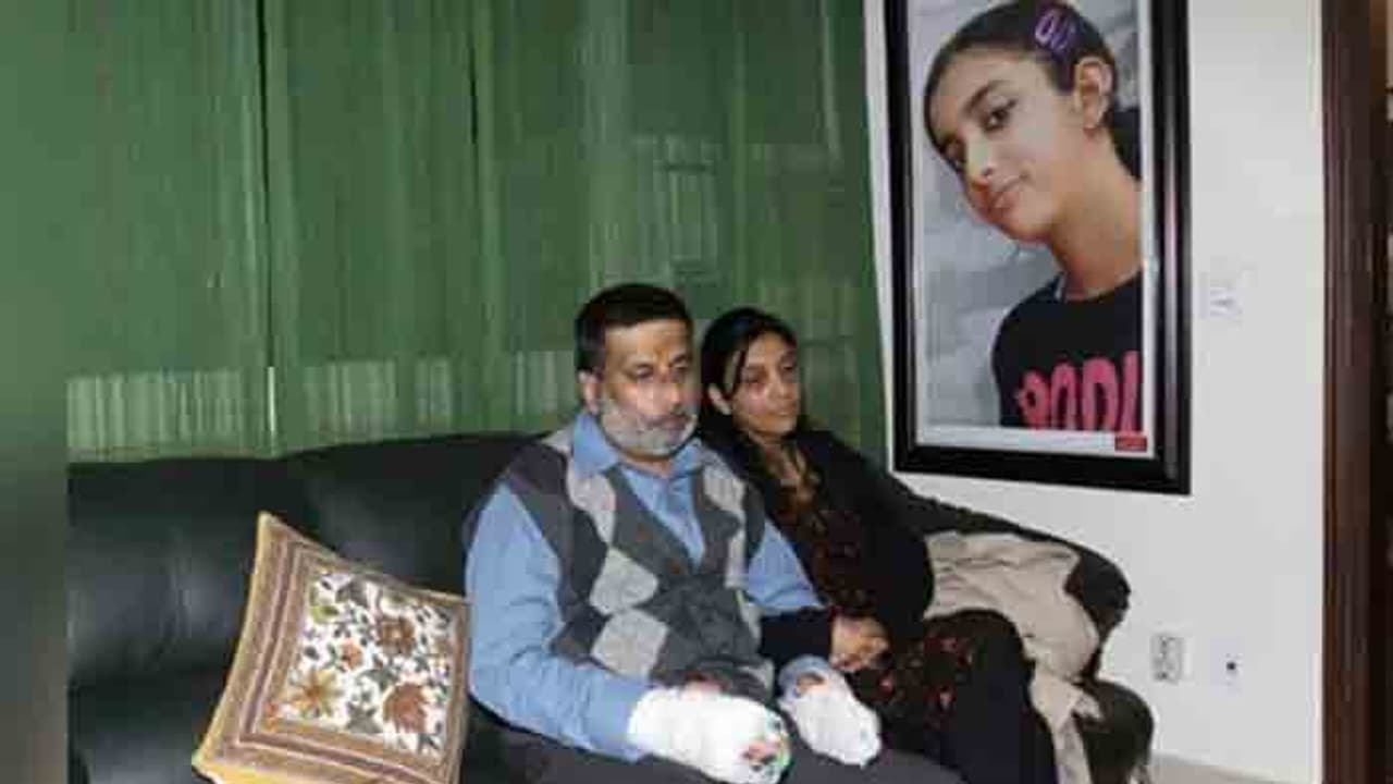 ఆరుషి కేసులో కీలక మలుపు..కేసు రీ ఓపెన్ చేయాలంటూ సీబీఐ పిటిషన్ ఆరుషి కేసులో కీలక మలుపు..కేసు రీ ఓపెన్ చేయాలంటూ సీబీఐ పిటిషన్