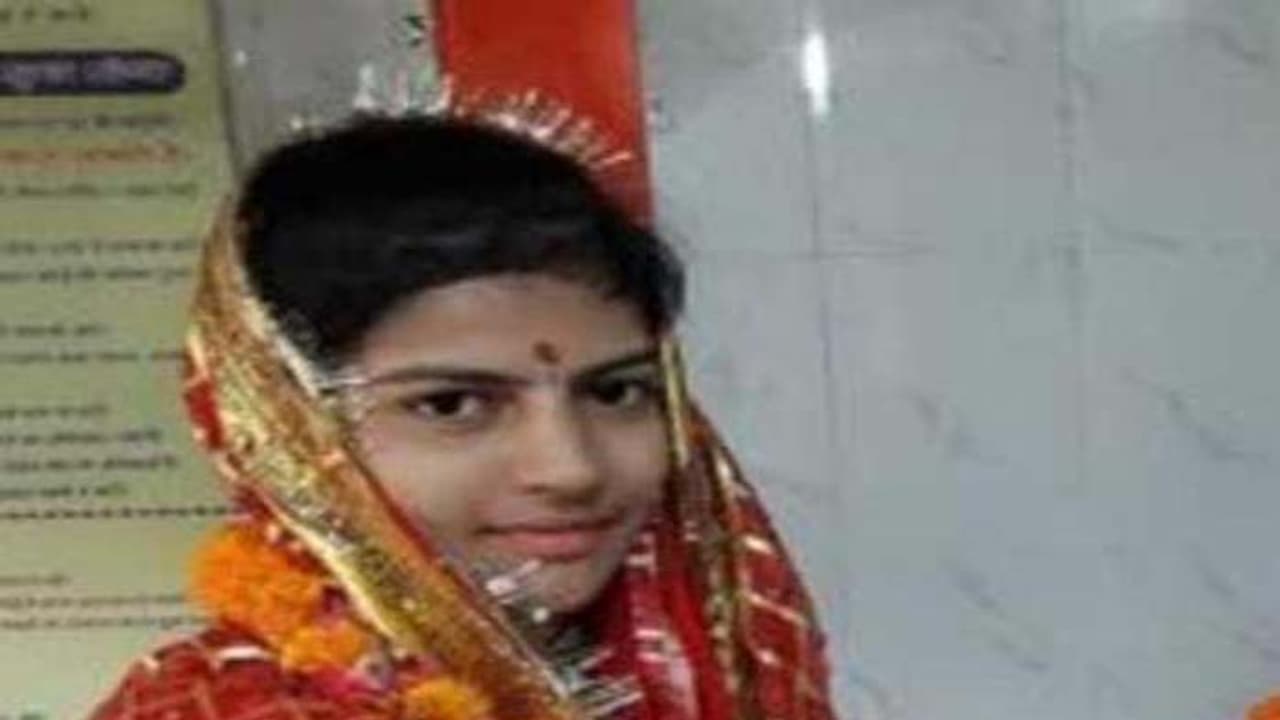 పరువుహత్య... కూతురితో పాటు ఎస్సైని కాల్చిచంపిన తండ్రి పరువుహత్య... కూతురితో పాటు ఎస్సైని కాల్చిచంపిన తండ్రి