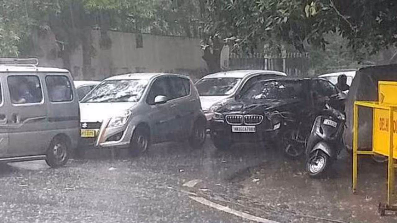 ಹವಾಮಾನ ವೈಪರೀತ್ಯ : ಗುಡಗು ಸಹಿತ ಗಾಳಿ ಮಳೆಗೆ 2 ಬಲಿ ಹವಾಮಾನ ವೈಪರೀತ್ಯ : ಗುಡಗು ಸಹಿತ ಗಾಳಿ ಮಳೆಗೆ 2 ಬಲಿ