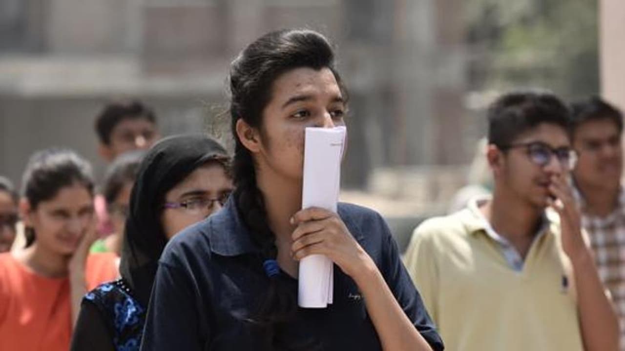 கூவிக் கூவி விற்கப்படும் என்ஜீனியரிங் சீட், சீண்ட ஆள் இல்லைங்கோ..!! அந்த அளவுக்கு கேவலமா பொறியியல் படிப்பு.?? கூவிக் கூவி விற்கப்படும் என்ஜீனியரிங் சீட், சீண்ட ஆள் இல்லைங்கோ..!! அந்த அளவுக்கு கேவலமா பொறியியல் படிப்பு.??