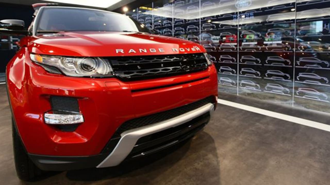 നടിക്ക് ഭര്ത്താവിന്റെ സമ്മാനം രണ്ടു കോടിയുടെ വാഹനം! നടിക്ക് ഭര്ത്താവിന്റെ സമ്മാനം രണ്ടു കോടിയുടെ വാഹനം!