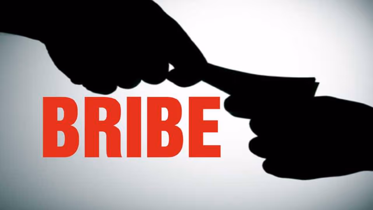 Ramanagara: ಅತಿಥಿ ಉಪನ್ಯಾಸಕರ ವೇತನಕ್ಕೂ ಲಂಚದ ಬೇಡಿಕೆ! Ramanagara: ಅತಿಥಿ ಉಪನ್ಯಾಸಕರ ವೇತನಕ್ಕೂ ಲಂಚದ ಬೇಡಿಕೆ!