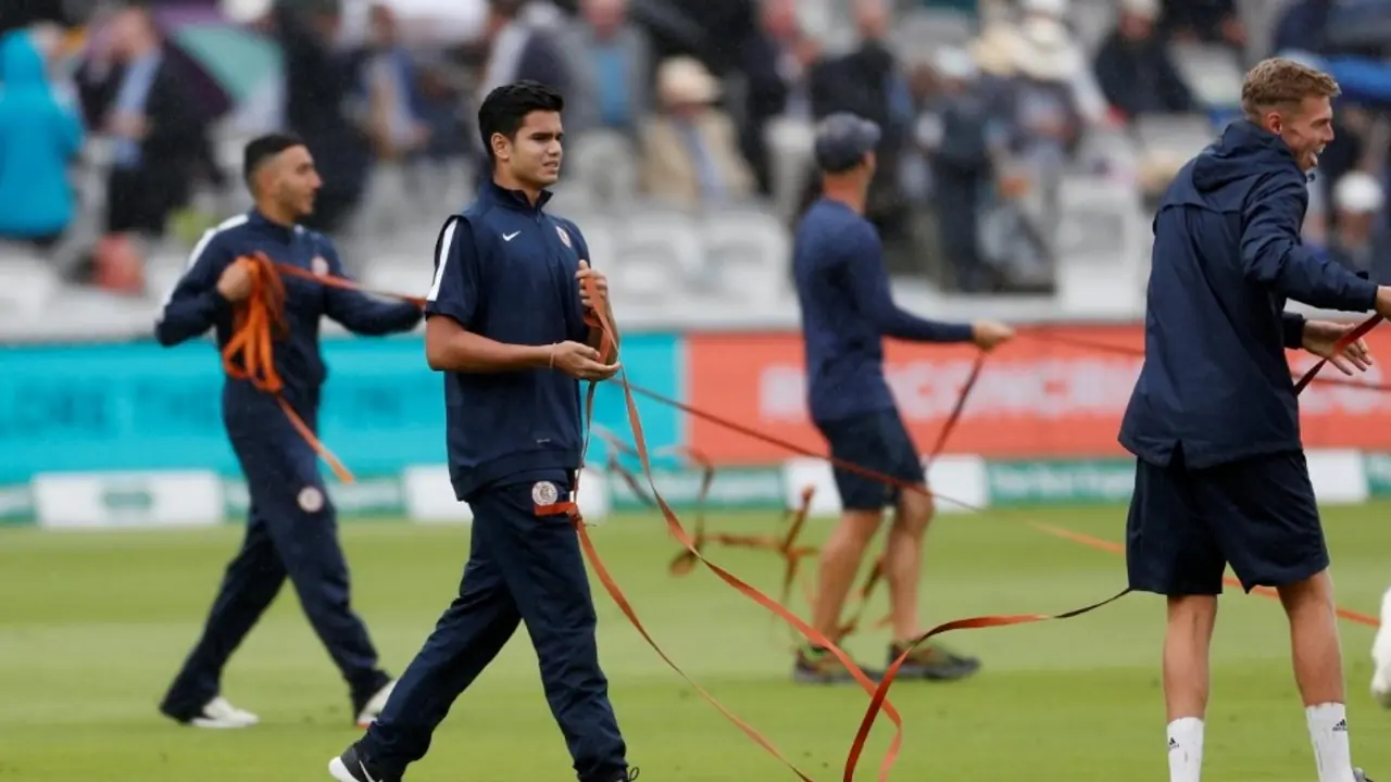 India vs England 2018: Arjun Tendulkar turns groundsman at Lord's after rain hampers Test