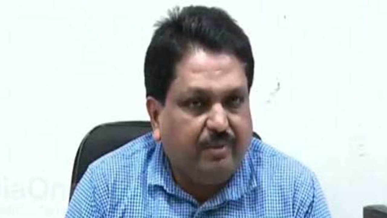 മഴക്കെടുതിക്കിടെ തച്ചങ്കരിയുടെ പിറന്നാള് ആഘോഷം; പ്രതിഷേധവുമായി യൂണിയനുകള് മഴക്കെടുതിക്കിടെ തച്ചങ്കരിയുടെ പിറന്നാള് ആഘോഷം; പ്രതിഷേധവുമായി യൂണിയനുകള്