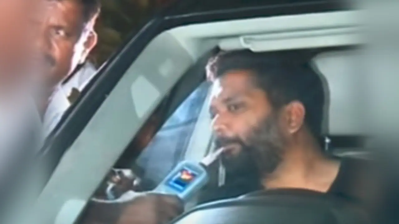 డ్రంకెన్ డ్రైవ్ లో పట్టుబడ్డ సీనియర్ కాంగ్రెస్ లీడర్ తనయుడు డ్రంకెన్ డ్రైవ్ లో పట్టుబడ్డ సీనియర్ కాంగ్రెస్ లీడర్ తనయుడు