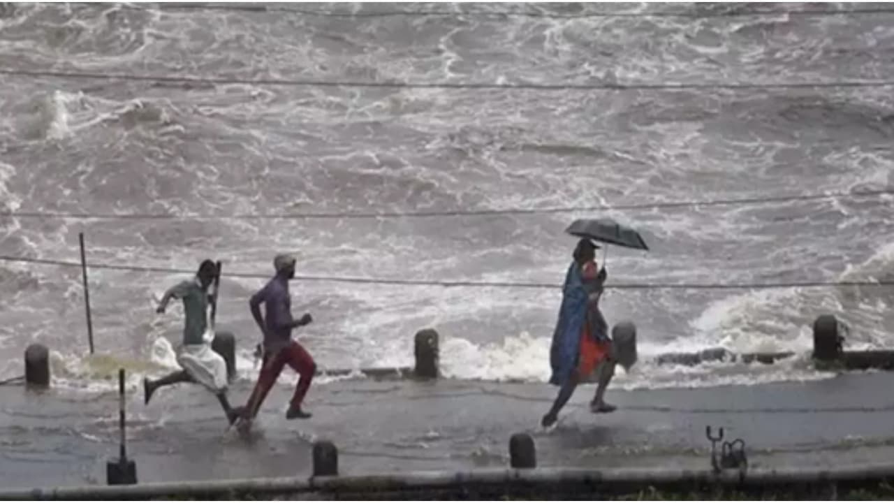 ಮಗು ರಕ್ಷಿಸಿ ಹೀರೋ ಆದ ಕನ್ಹಯ್ಯ ಕುಮಾರ್ ಮಗು ರಕ್ಷಿಸಿ ಹೀರೋ ಆದ ಕನ್ಹಯ್ಯ ಕುಮಾರ್