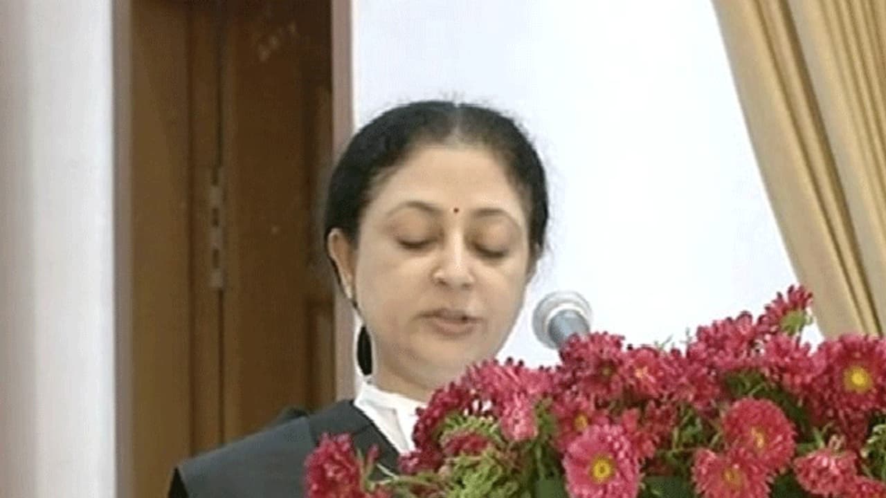 ஐகோர்ட்டின் 3 வது பெண் தலைமை நீதிபதியாக தாகில் ரமணி பதவியேற்றார்! ஐகோர்ட்டின் 3 வது பெண் தலைமை நீதிபதியாக தாகில் ரமணி பதவியேற்றார்!