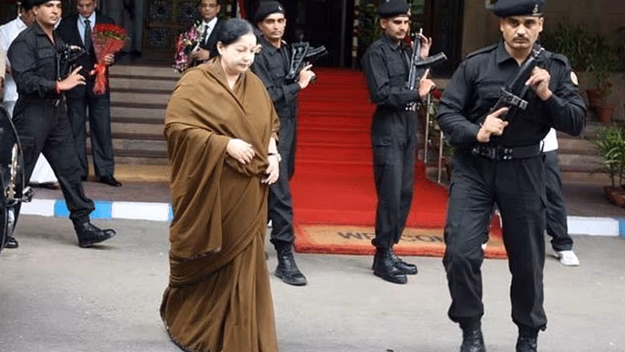 ஜெயலலிதாவின் அண்ணன் நான்.! சொத்தில் 50% பங்கு வேண்டும் உயர் நீதிமன்றத்தில் முதியவர் தொடர்ந்த வழக்கால் பரபரப்பு