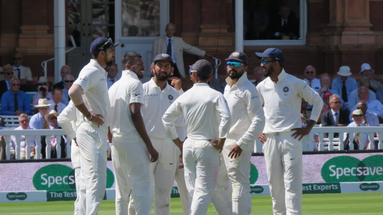 ಸೋತರೂ ಬುದ್ದಿ ಕಲಿಯದ ಕೊಹ್ಲಿ ಪಡೆ ಸೋತರೂ ಬುದ್ದಿ ಕಲಿಯದ ಕೊಹ್ಲಿ ಪಡೆ