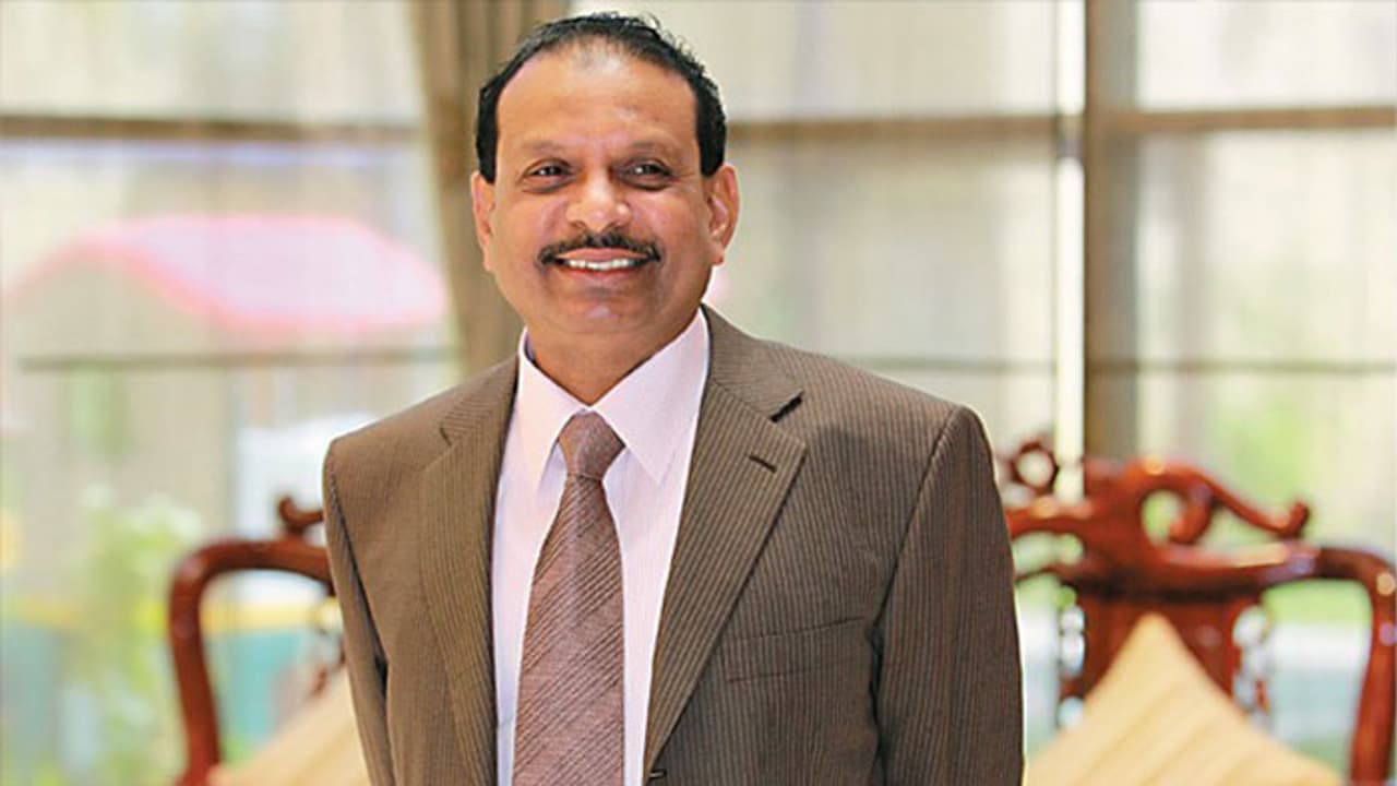 50 വർഷങ്ങൾ, നിരന്തരം യാത്രകൾ, സാക്ഷിയായി 42 പാസ്പോർട്ടുകൾ, ഗോൾഡൻ ജൂബിലി ആഘോഷത്തിൽ എം എ യൂസഫലി 50 വർഷങ്ങൾ, നിരന്തരം യാത്രകൾ, സാക്ഷിയായി 42 പാസ്പോർട്ടുകൾ, ഗോൾഡൻ ജൂബിലി ആഘോഷത്തിൽ എം എ യൂസഫലി