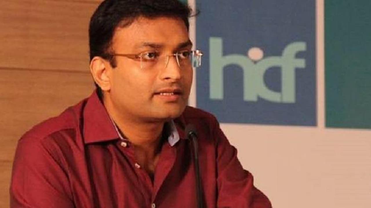 പേര് മാറ്റി; ഫേസ്ബുക്കില് നിന്നും അപ്രത്യക്ഷനായി 'കളക്ടര് ബ്രോ' പേര് മാറ്റി; ഫേസ്ബുക്കില് നിന്നും അപ്രത്യക്ഷനായി 'കളക്ടര് ബ്രോ'