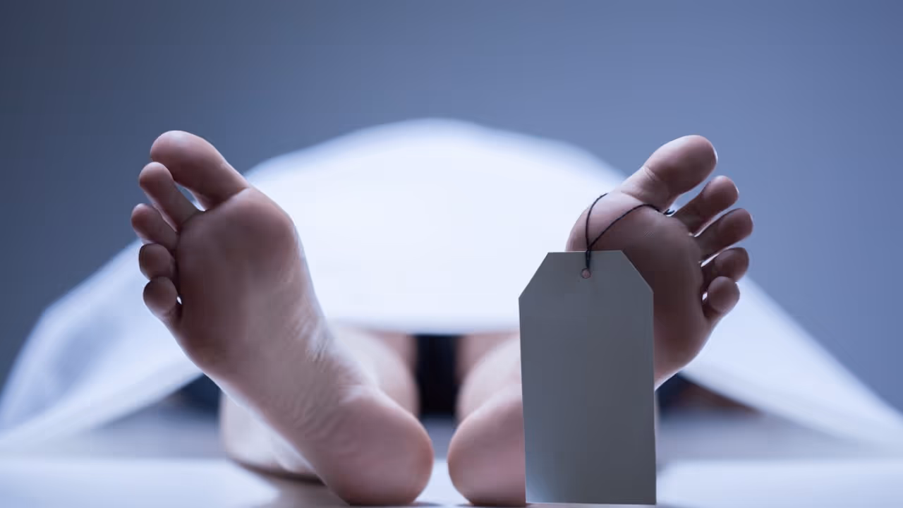 பக்தியோடு கோயிலுக்குப் புறப்பட்ட குடும்பம்; அரசுப் பேருந்து மோதியதில் ஒருவர் இழப்பு; நால்வர் படுகாயம்... பக்தியோடு கோயிலுக்குப் புறப்பட்ட குடும்பம்; அரசுப் பேருந்து மோதியதில் ஒருவர் இழப்பு; நால்வர் படுகாயம்...