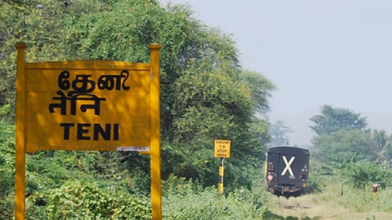 தேனியில் பயங்கரம்.. ஒரே தெருவில் 46 பேருக்கு கொரோனா பாதிப்பு... அதிர்ச்சியில் பொதுமக்கள்..! தேனியில் பயங்கரம்.. ஒரே தெருவில் 46 பேருக்கு கொரோனா பாதிப்பு... அதிர்ச்சியில் பொதுமக்கள்..!