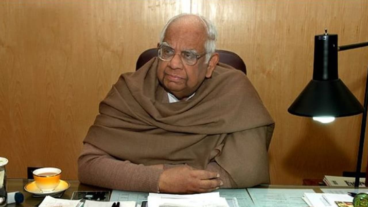 సోమనాథ్ ఛటర్జీ: నిబద్ధతకు శిక్ష, బహిష్కరణకు గురై ఒంటరి జీవితం సోమనాథ్ ఛటర్జీ: నిబద్ధతకు శిక్ష, బహిష్కరణకు గురై ఒంటరి జీవితం