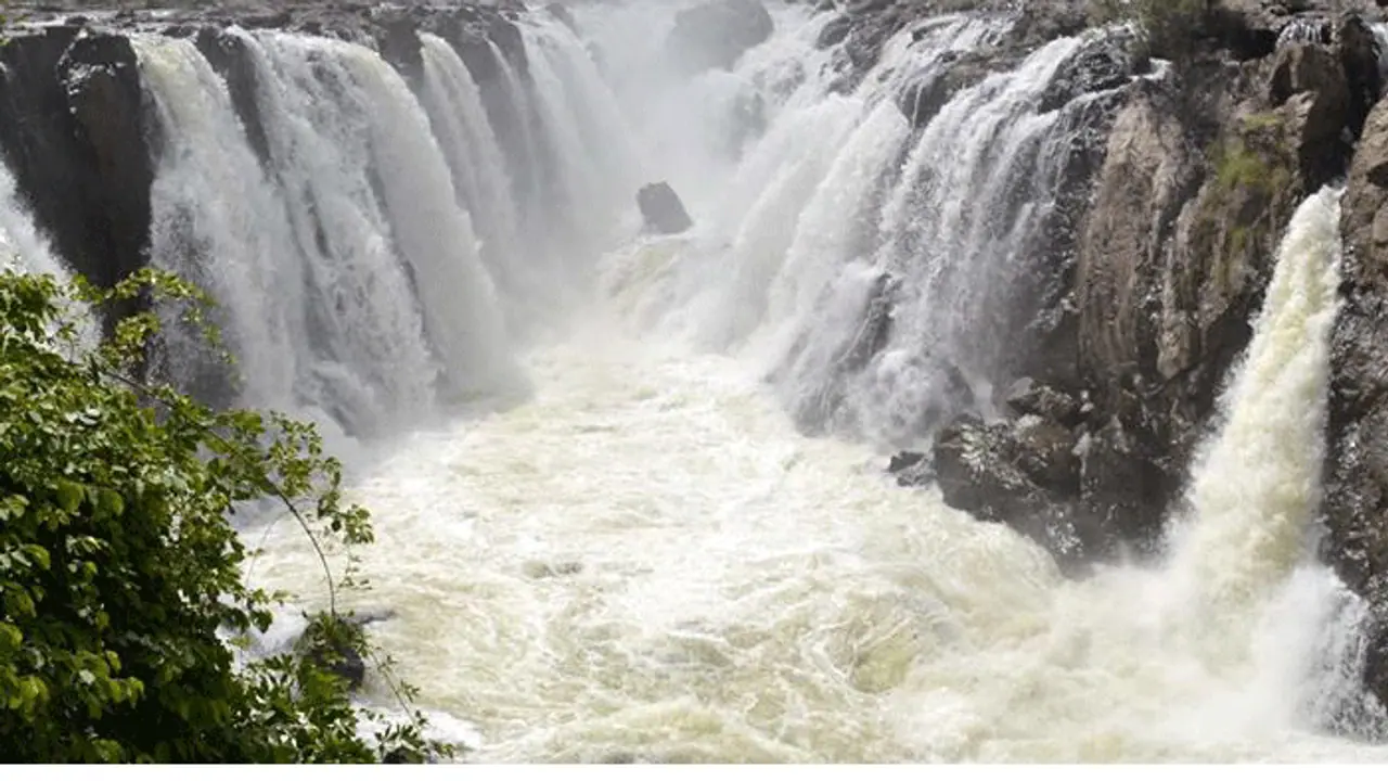 ಹನೂರಿನ ಹೊಗೇನಕಲ್ ಜಲಪಾತ ವೀಕ್ಷಣೆಗೆ ನಿರ್ಬಂಧ