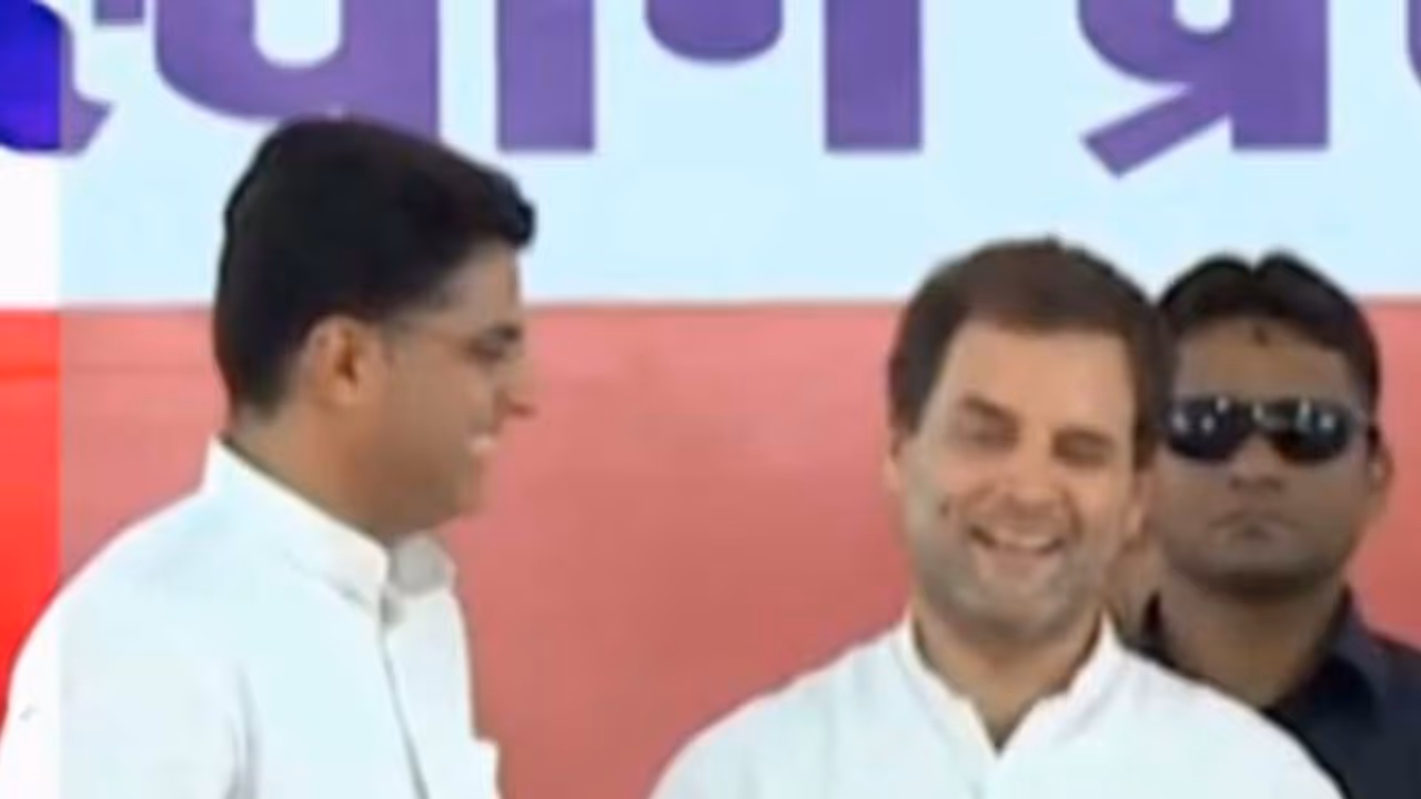 మళ్లీ కన్నుగీటిన రాహుల్...ఈసారి ఎవరికో తెలుసా? మళ్లీ కన్నుగీటిన రాహుల్...ఈసారి ఎవరికో తెలుసా?