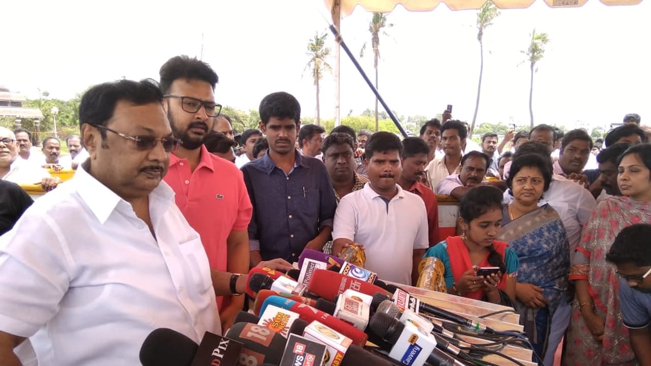 என் பேட்டிய கலைஞர் டிவி, சன் டிவில போடமாட்டாங்க !! நேரடியா குண்டு போட்ட அழகிரி … என் பேட்டிய கலைஞர் டிவி, சன் டிவில போடமாட்டாங்க !! நேரடியா குண்டு போட்ட அழகிரி …