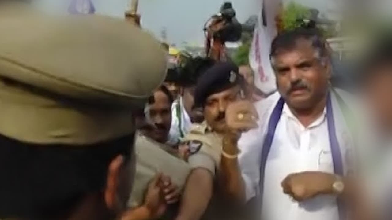 యరపతినేని అక్రమ మైనింగ్ పై పోరు: బొత్స సహా వైసిపి నేతల అరెస్టు, ఉద్రిక్తత యరపతినేని అక్రమ మైనింగ్ పై పోరు: బొత్స సహా వైసిపి నేతల అరెస్టు, ఉద్రిక్తత