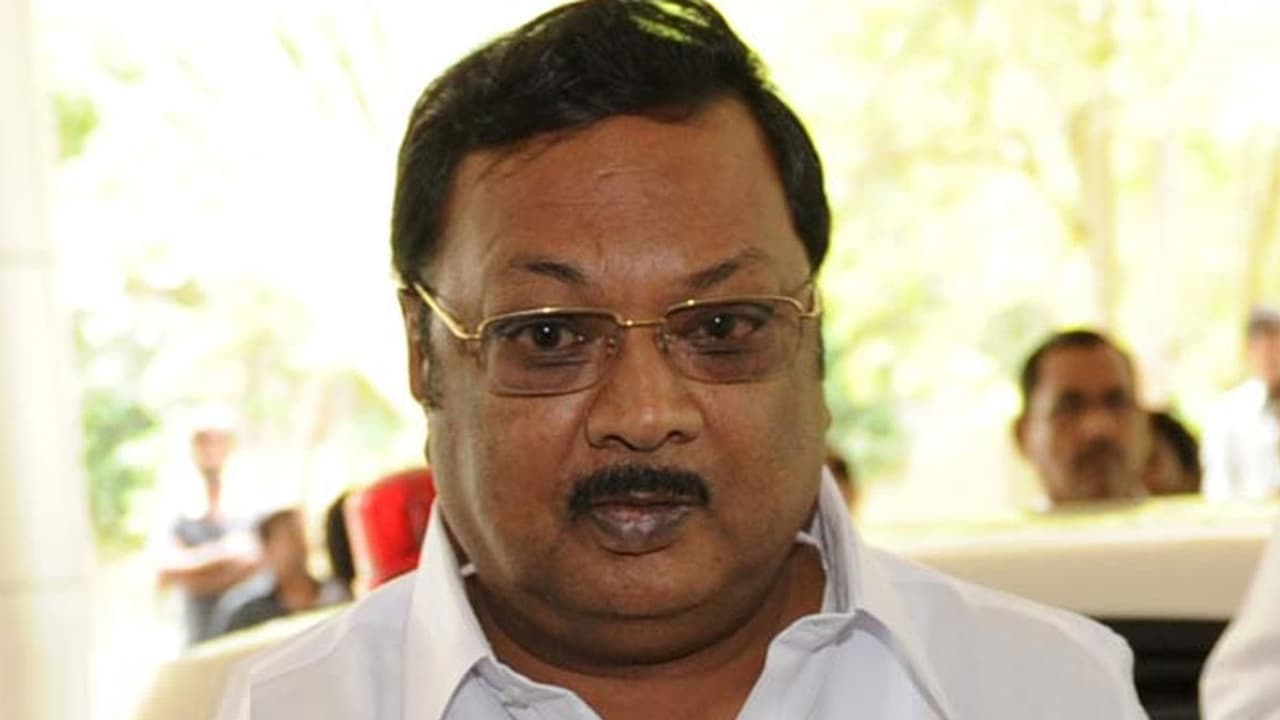 நண்பர்கள் என நம்பியவர்களே இப்படி கோஷ்டி மாறிய ஷாக் சம்பவம்... அதிருப்தியில் மனம் மாறிய அழகிரி!! நண்பர்கள் என நம்பியவர்களே இப்படி கோஷ்டி மாறிய ஷாக் சம்பவம்... அதிருப்தியில் மனம் மாறிய அழகிரி!!