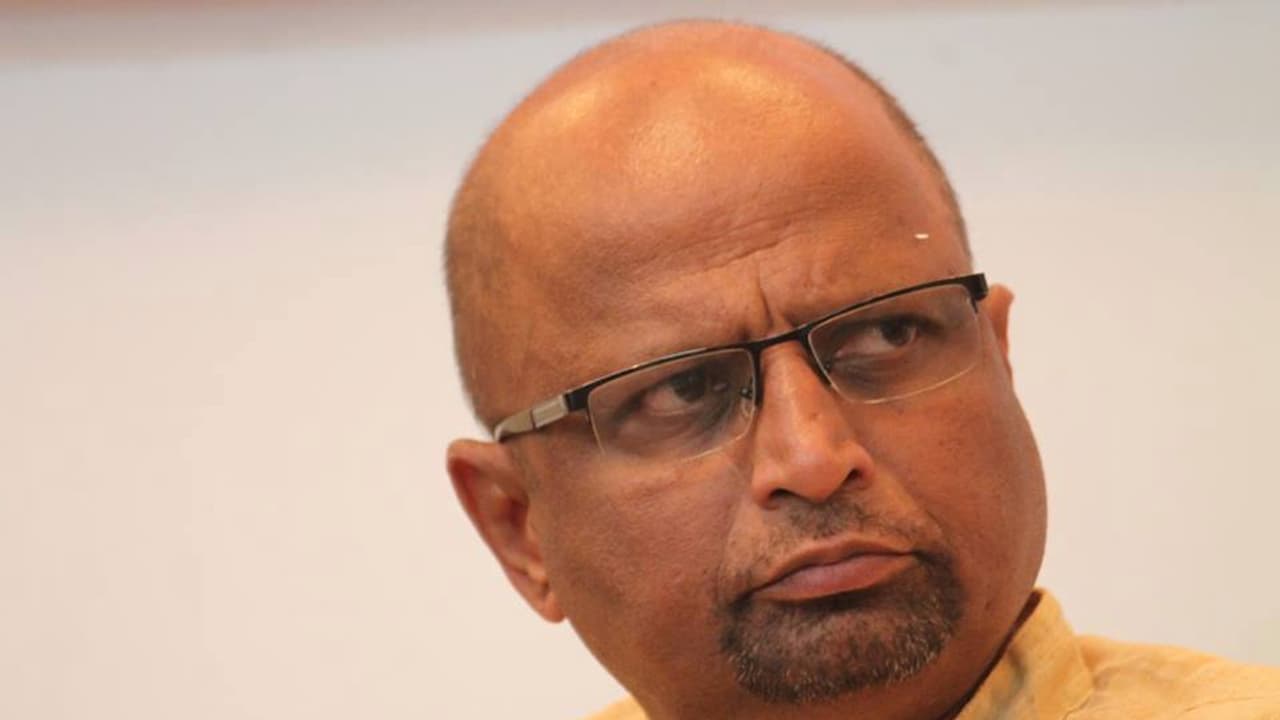 ಪೇಜಾವರ ಶ್ರೀಗೆ ಅರಳು, ಮರಳು: ದಿನೇಶ್ ಅಮೀನ್ ಮಟ್ಟು ಪೇಜಾವರ ಶ್ರೀಗೆ ಅರಳು, ಮರಳು: ದಿನೇಶ್ ಅಮೀನ್ ಮಟ್ಟು