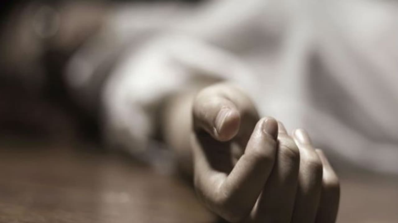 నెల్లూరులో వివాహిత అనుమానాస్పద మృతి....కండోమ్, వీర్యం ఆధారంగా విచారణ