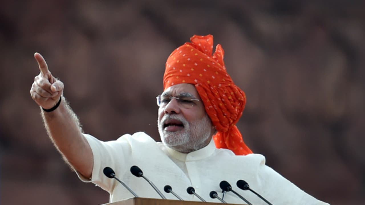 మహాత్మాగాంధీకి నివాళులర్పించిన ప్రధాని మోదీ