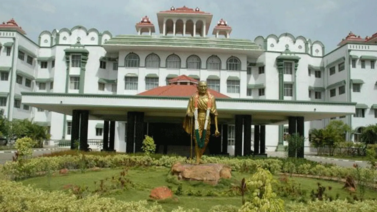 இதுதான் முதலும் கடைசியுமாக இருக்கட்டும்.. இது போன்ற சம்பவம் இனிமேல் நடக்கக் கூடாது... உயர்நீதிமன்றம் அதிரடி.! இதுதான் முதலும் கடைசியுமாக இருக்கட்டும்.. இது போன்ற சம்பவம் இனிமேல் நடக்கக் கூடாது... உயர்நீதிமன்றம் அதிரடி.!